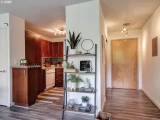 Photo #5: 20297950 Listing