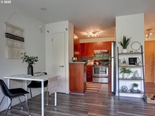 Photo #6: 20297950 Listing