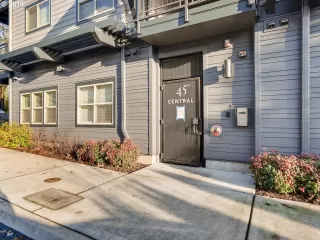 Photo #2: 20298147 Listing