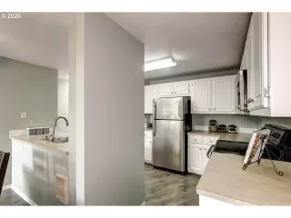 Photo #4: 20298897 Listing