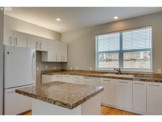 Photo #2: 20298931 Listing