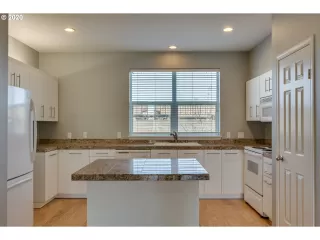 Photo #3: 20298931 Listing