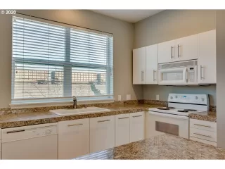 Photo #5: 20298931 Listing