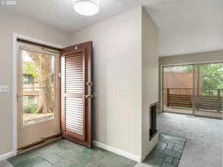 Photo #3: 20299103 Listing