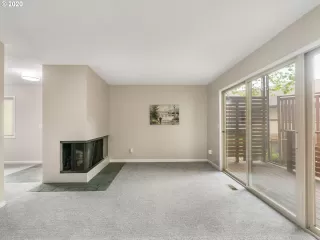 Photo #4: 20299103 Listing