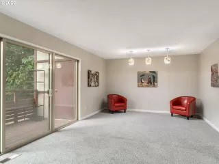 Photo #6: 20299103 Listing