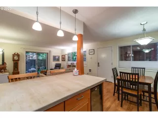 Photo #4: 20302444 Listing 