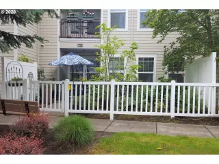 Photo #5: 20302468 Listing