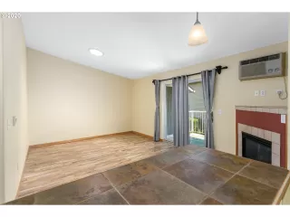 Photo #4: 20302660 Listing