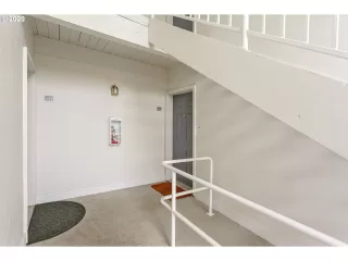 Photo #2: 20302966 Listing