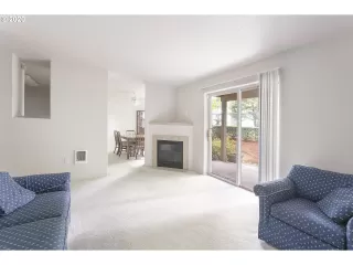 Photo #6: 20302966 Listing