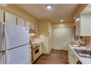 Photo #4: 20302998 Listing