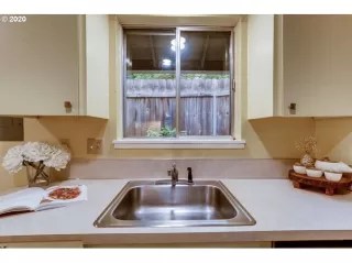 Photo #5: 20302998 Listing