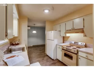 Photo #6: 20302998 Listing