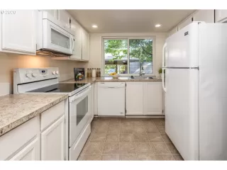 Photo #3: 20303984 Listing