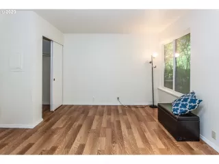 Photo #6: 20303984 Listing