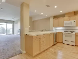 Photo #4: 20304105 Listing