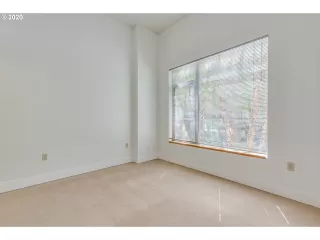 Photo #5: 20304435 Listing