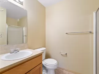 Photo #4: 20304467 Listing