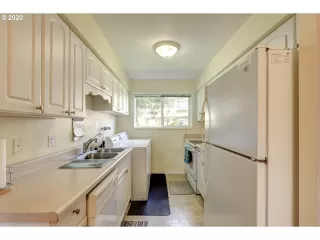 Photo #4: 20304969 Listing