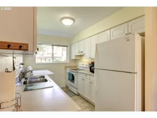 Photo #5: 20304969 Listing