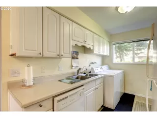 Photo #6: 20304969 Listing