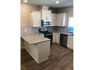 Photo #6: 20306412 Listing