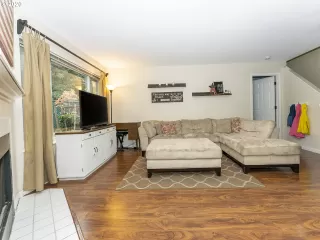 Photo #6: 20307523 Listing 