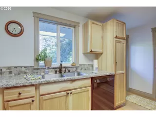 Photo #6: 20307789 Listing