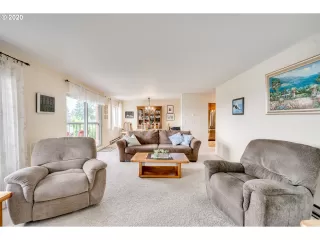 Photo #6: 20308702 Listing