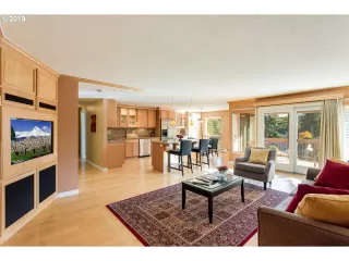 Photo #5: 20311738 Listing