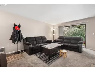 Photo #5: 20313205 Listing