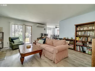 Photo #4: 20313854 Listing