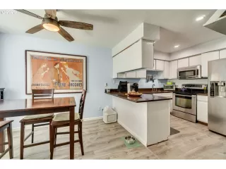 Photo #6: 20313854 Listing