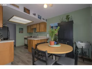 Photo #4: 20315779 Listing