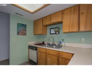 Photo #6: 20315779 Listing