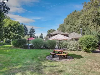 Photo #4: 20316182 Listing