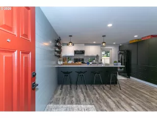 Photo #5: 20316182 Listing