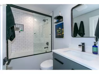 Photo #6: 20316182 Listing