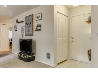 Photo #4: 20316299 Listing