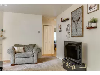 Photo #5: 20316299 Listing