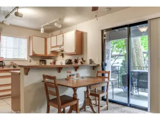 Photo #6: 20316299 Listing