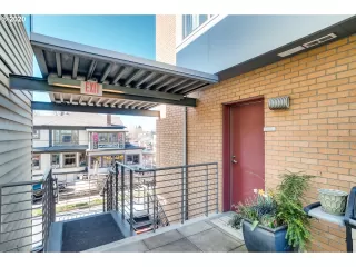 Photo #4: 20317148 Listing