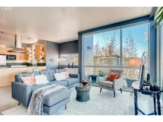 Photo #6: 20317148 Listing