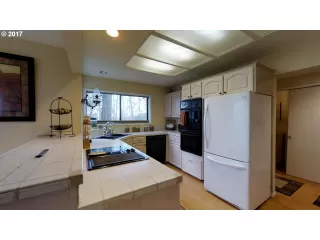 Photo #3: 20317192 Listing