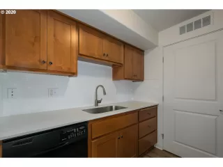 Photo #5: 20317406 Listing 