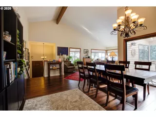 Photo #5: 20318208 Listing 