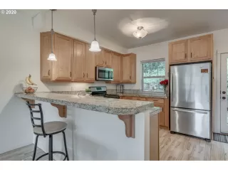 Photo #4: 20318451 Listing