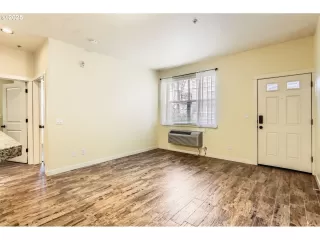 Photo #5: 203189057 Listing