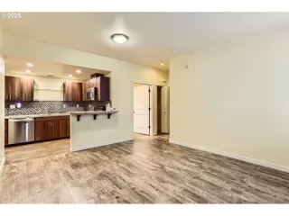 Photo #6: 203189057 Listing